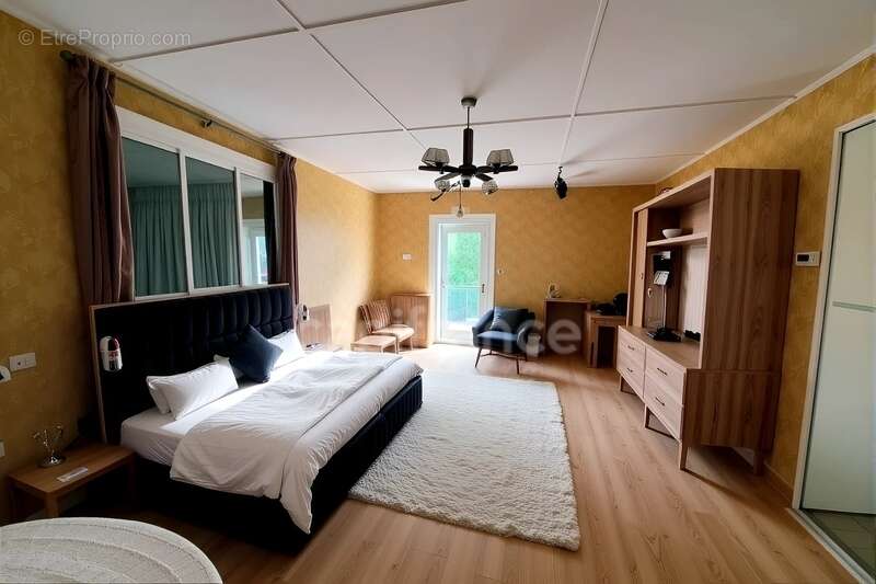 Maison à rénover avec dépendances NACHAMPS (17) - photo 8