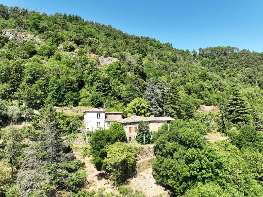 Maison à SAINT-SAUVEUR-DE-MONTAGUT