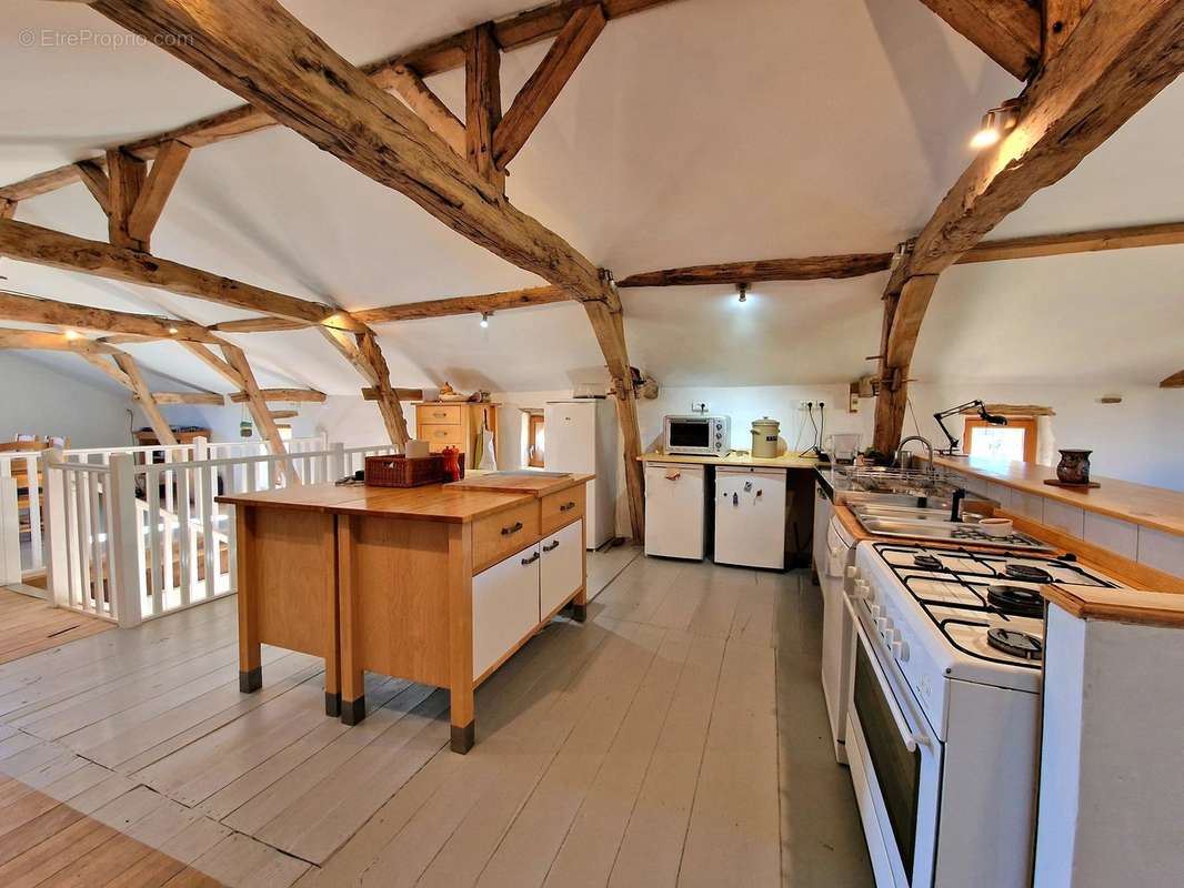 Maison à SERRES-ET-MONTGUYARD