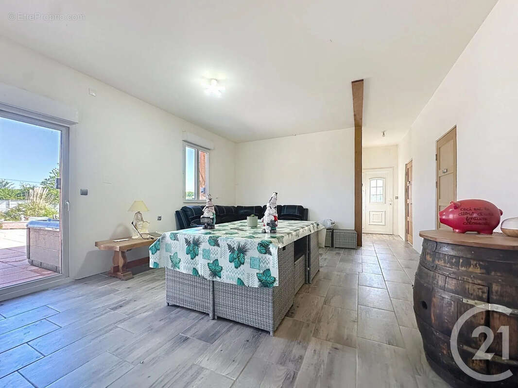 Maison 239 m² à Mesnil-Saint-Pere  - photo 5