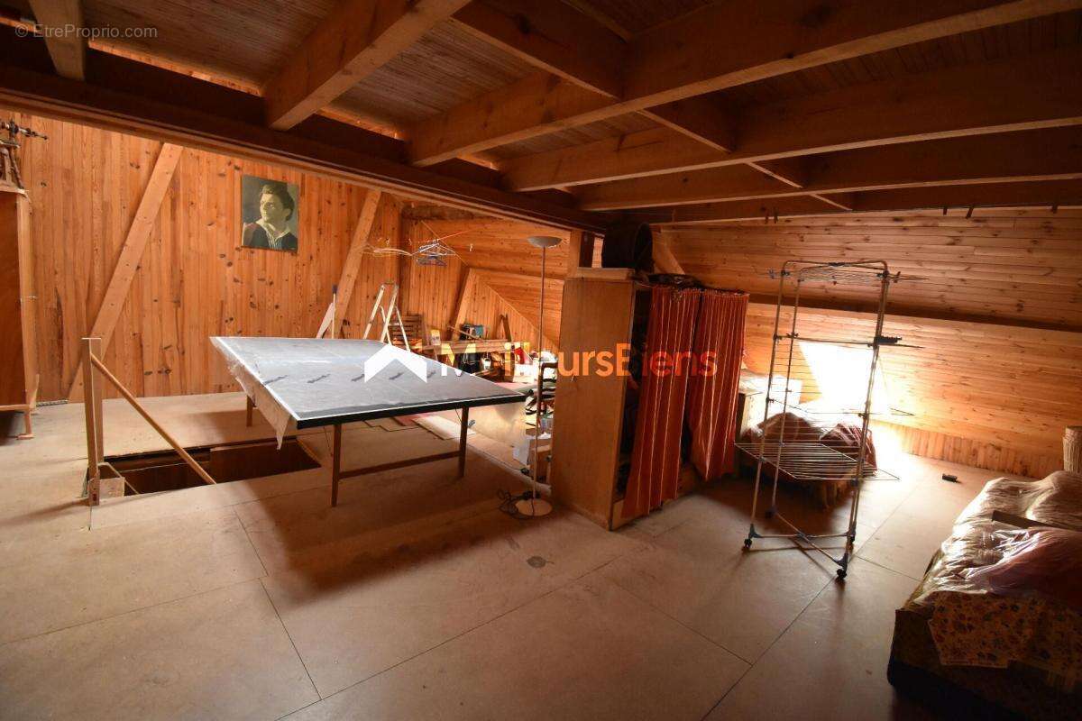 Maison de village, mitoyenne, à Névache, 140 m², 4 chambres, petit jardin, cave voûtée et cheminée - photo 16