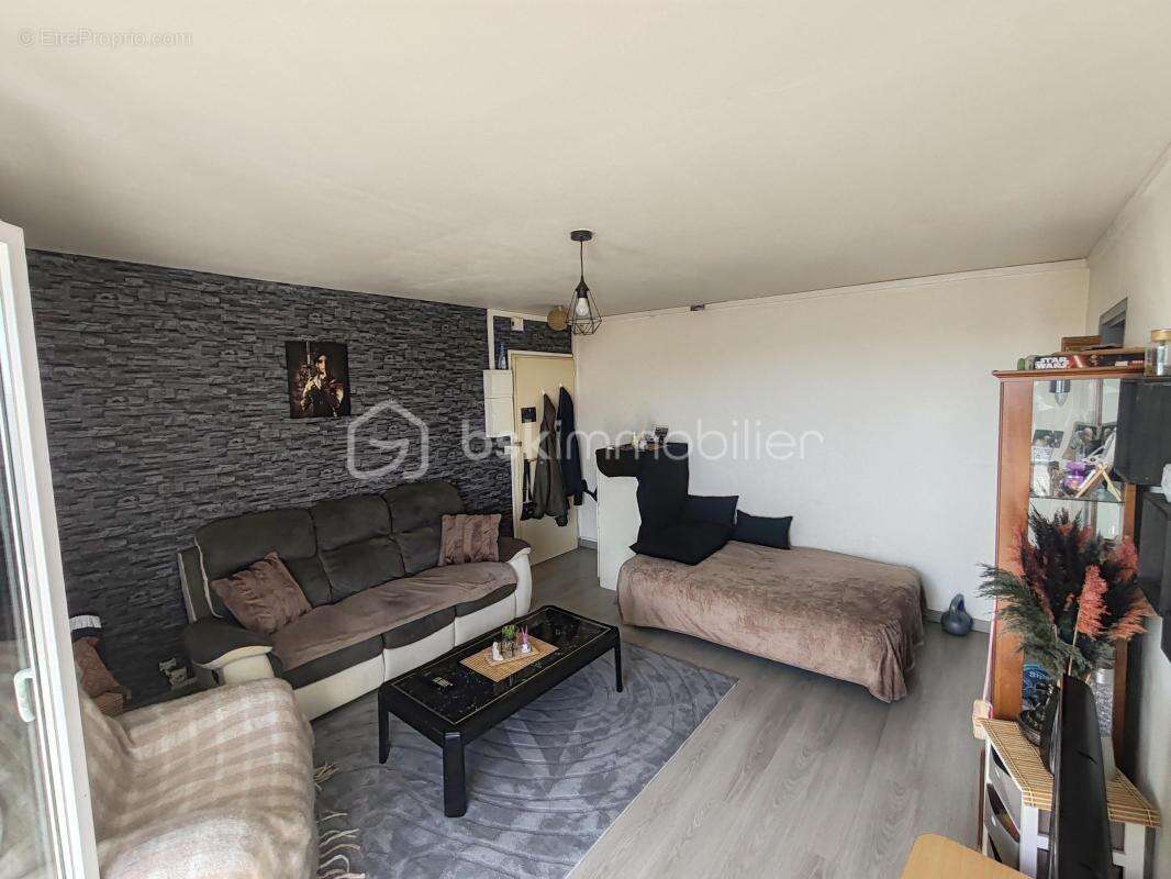 Appartement à LE PLESSIS-BELLEVILLE