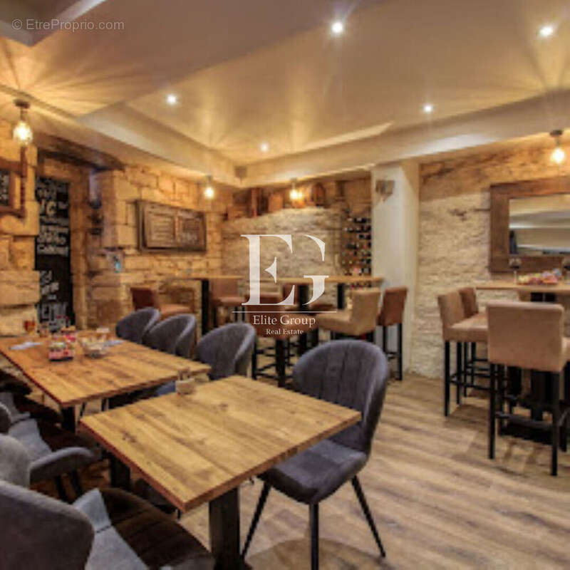 Commerce à SARLAT-LA-CANEDA