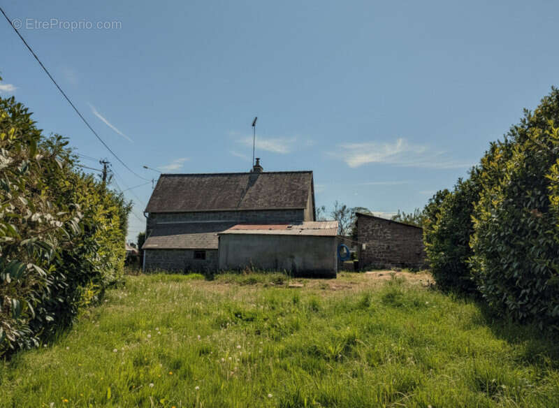 Maison à LOUVIGNE-DU-DESERT