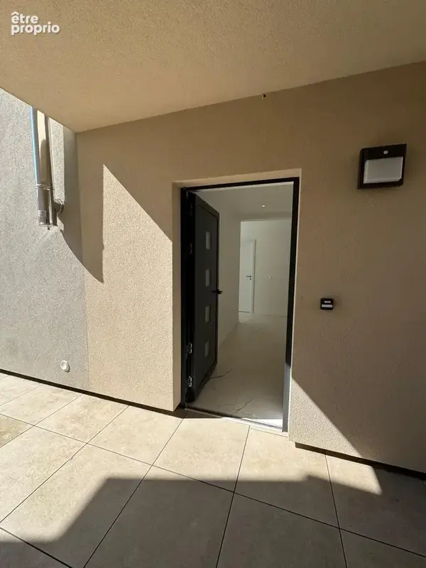Appartement neuf en rez-de-chaussée avec terrasse de 20 m2 et jardin privatif de 130 m2 + garage + parking. - photo 6