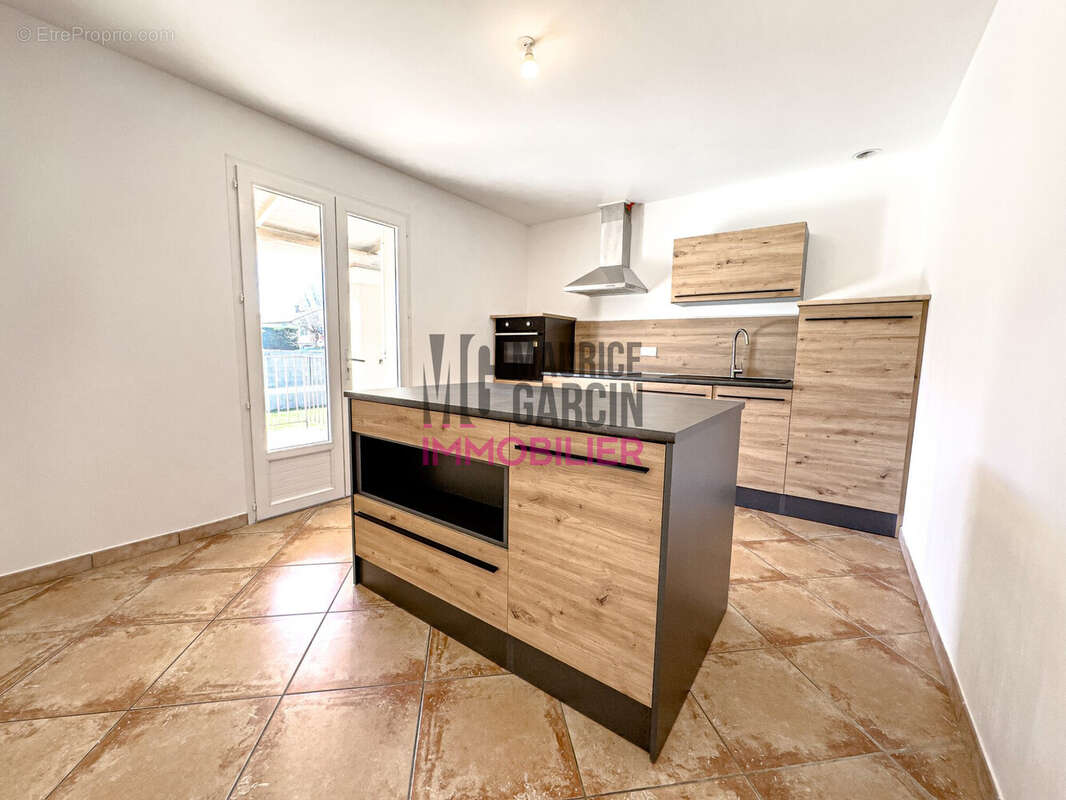 Cuisine Neuve Equipée - Maison à LORIOL-DU-COMTAT