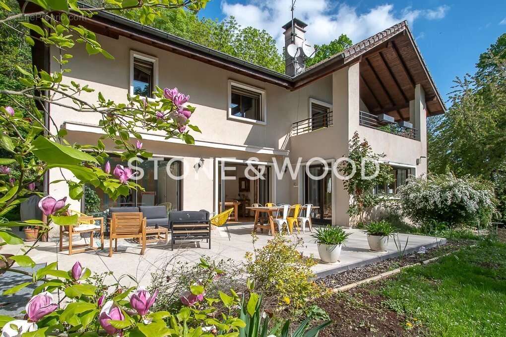 Maison à DIVONNE-LES-BAINS