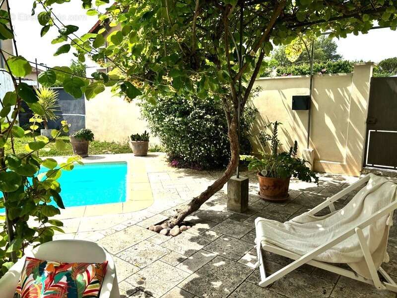 Maison à LE PONTET