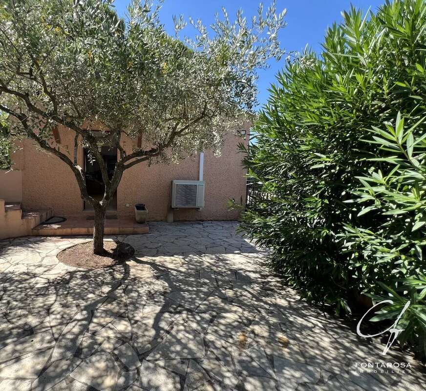 Maison à PUGET-SUR-ARGENS