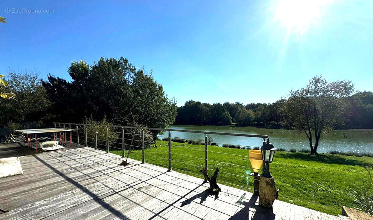 TERRASSE - Maison à LE VIGEANT