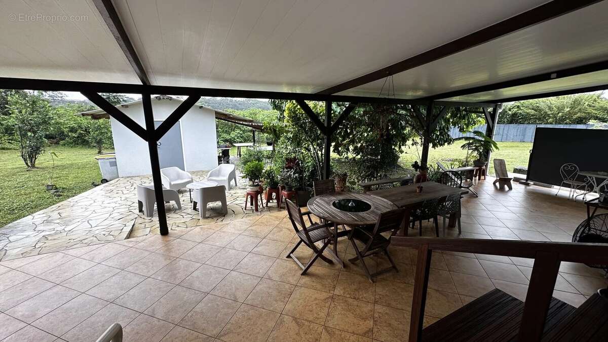 Maison à REMIRE-MONTJOLY