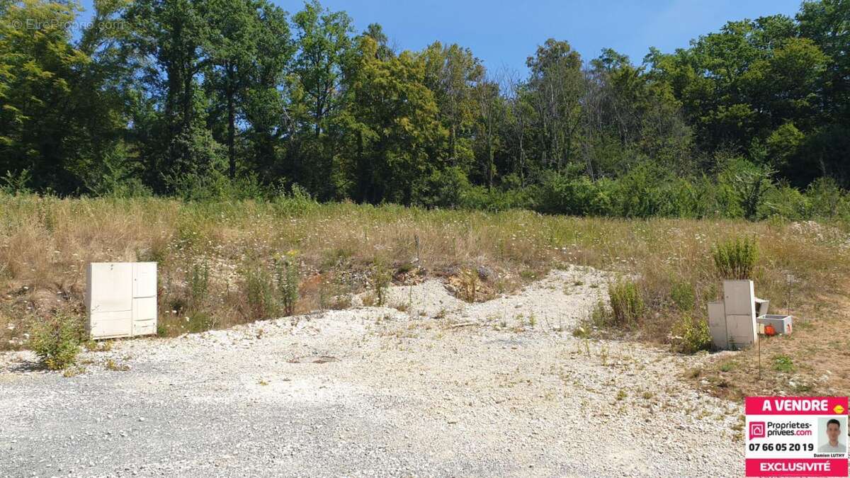 Terrain à bâtir de 989 m² - photo 2