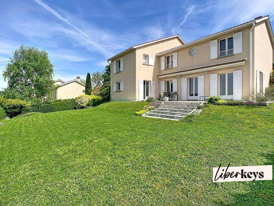 Maison à FONTAINES-SAINT-MARTIN
