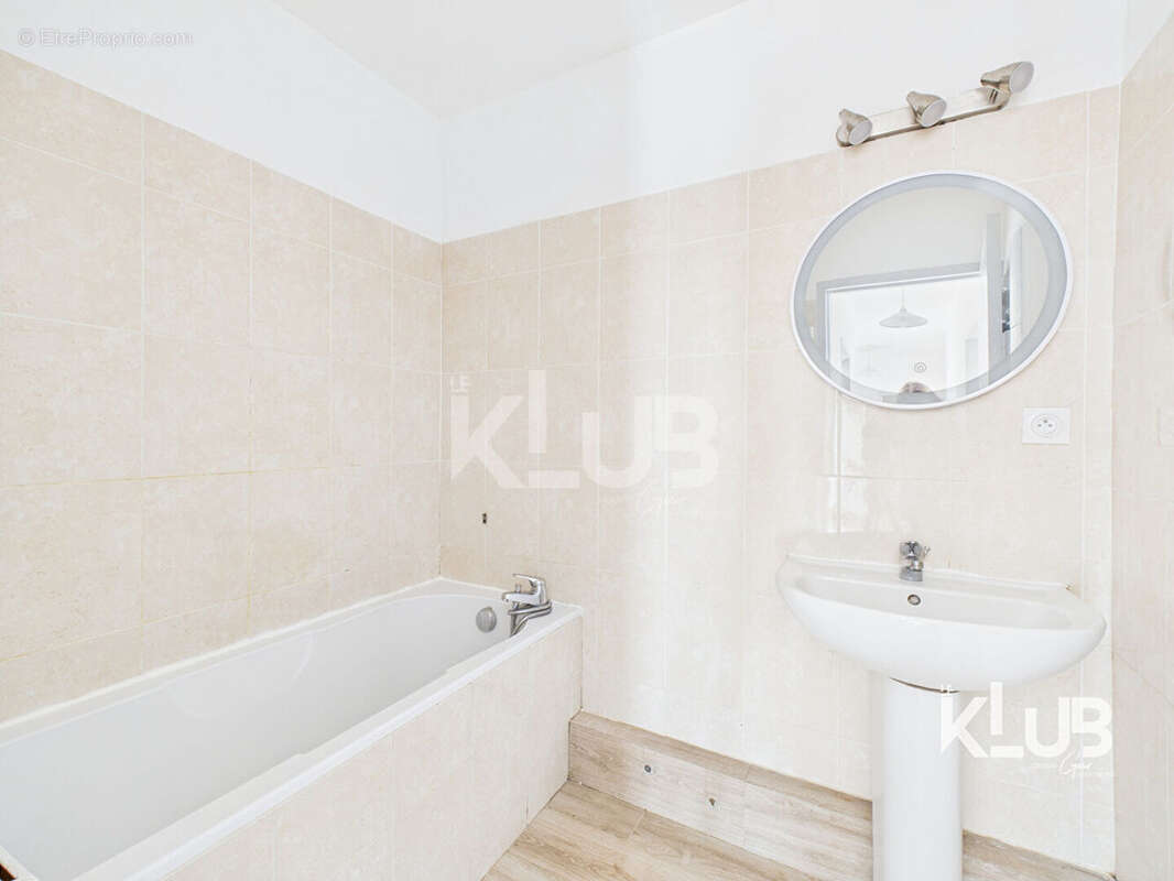 Appartement T4 - Dernier étage -  Bastia -  Vue mer partielle - photo 14