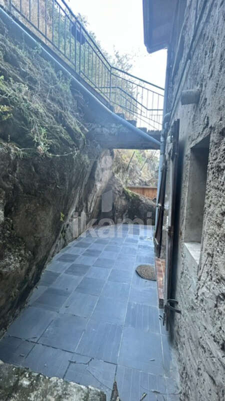 En vente à Tournon-Sur-Rhône : grand appartement avec terrasse - photo 2