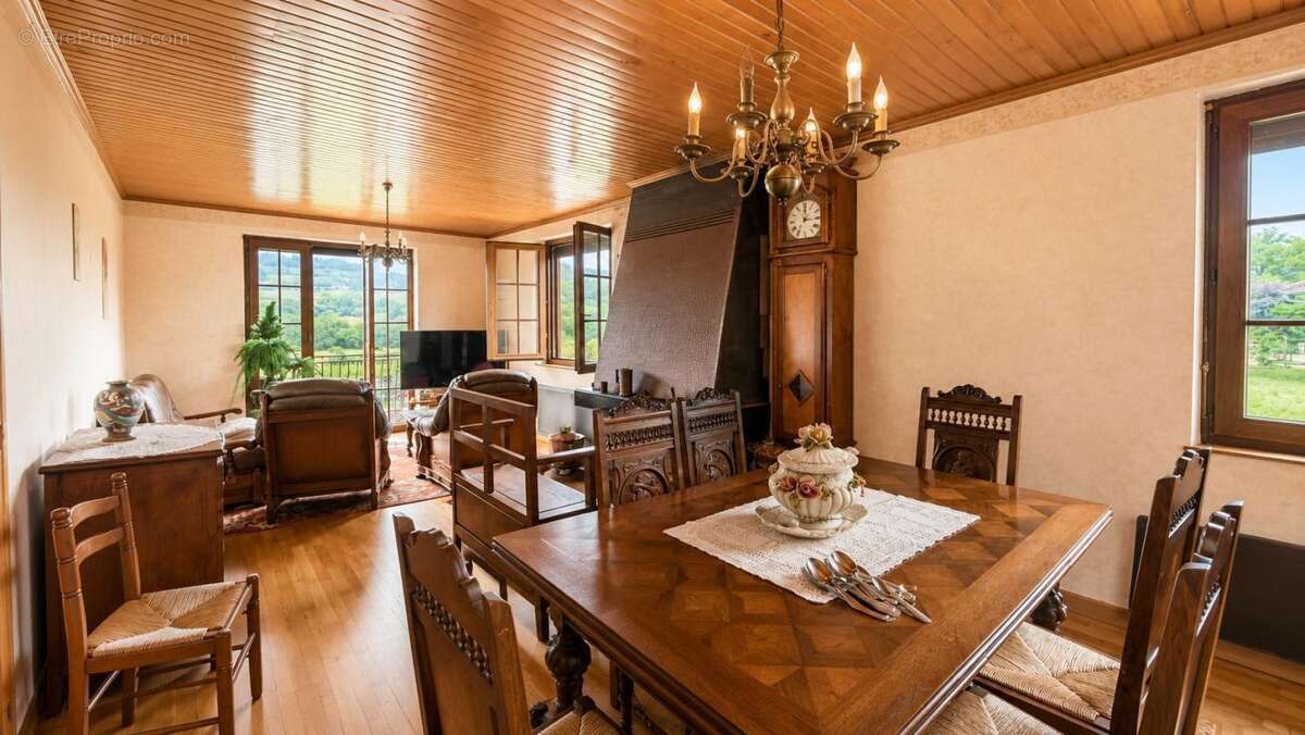 Maison à SAINT-CHRISTOPHE-VALLON