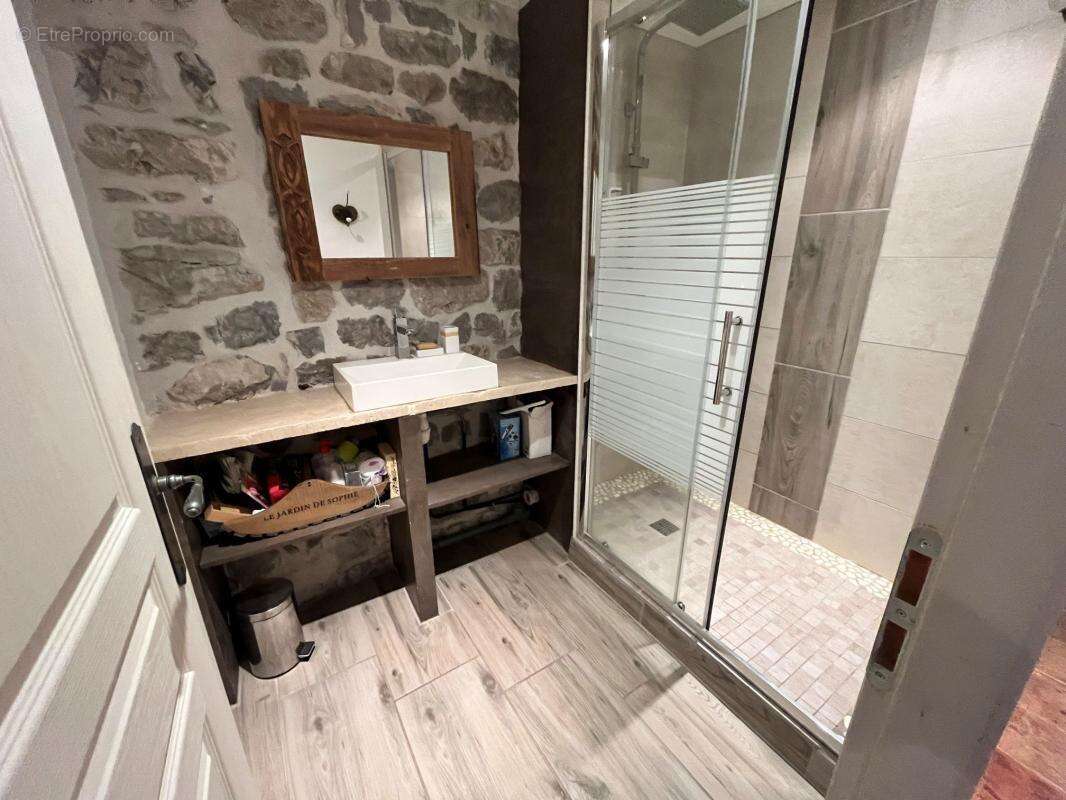 Maison à BERRIAS-ET-CASTELJAU