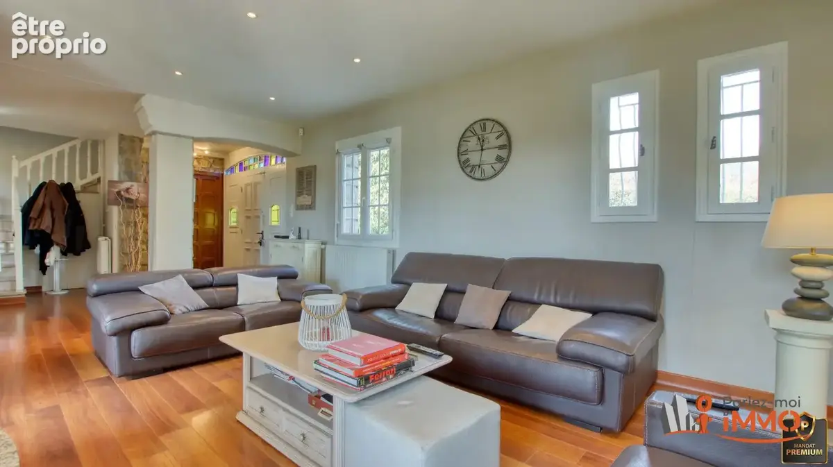 Maison 185 m² à Roche-La-Moliere  - photo 4