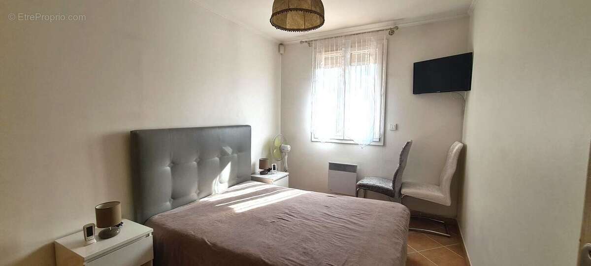 AUBAGNE-MAISON T5 A VENDRE-4 CHAMBRES-550M² DE TERRAIN-PROCHES - Maison à AUBAGNE