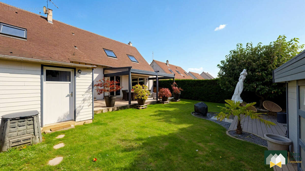 Maison à CHAMPHOL