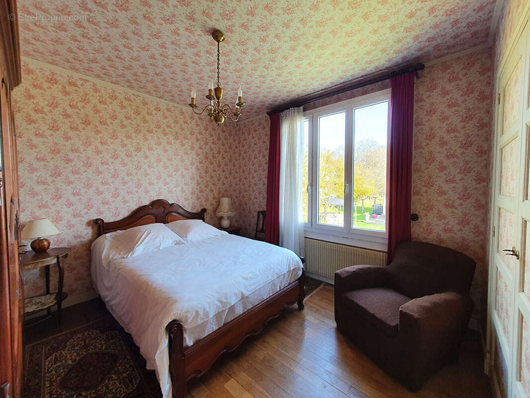 Maison à LA ROCHE-L'ABEILLE