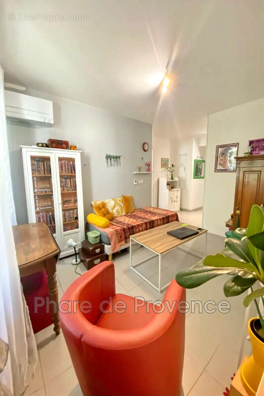 Appartement à MARSEILLE-4E