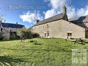 Maison à MONTREUIL-POULAY