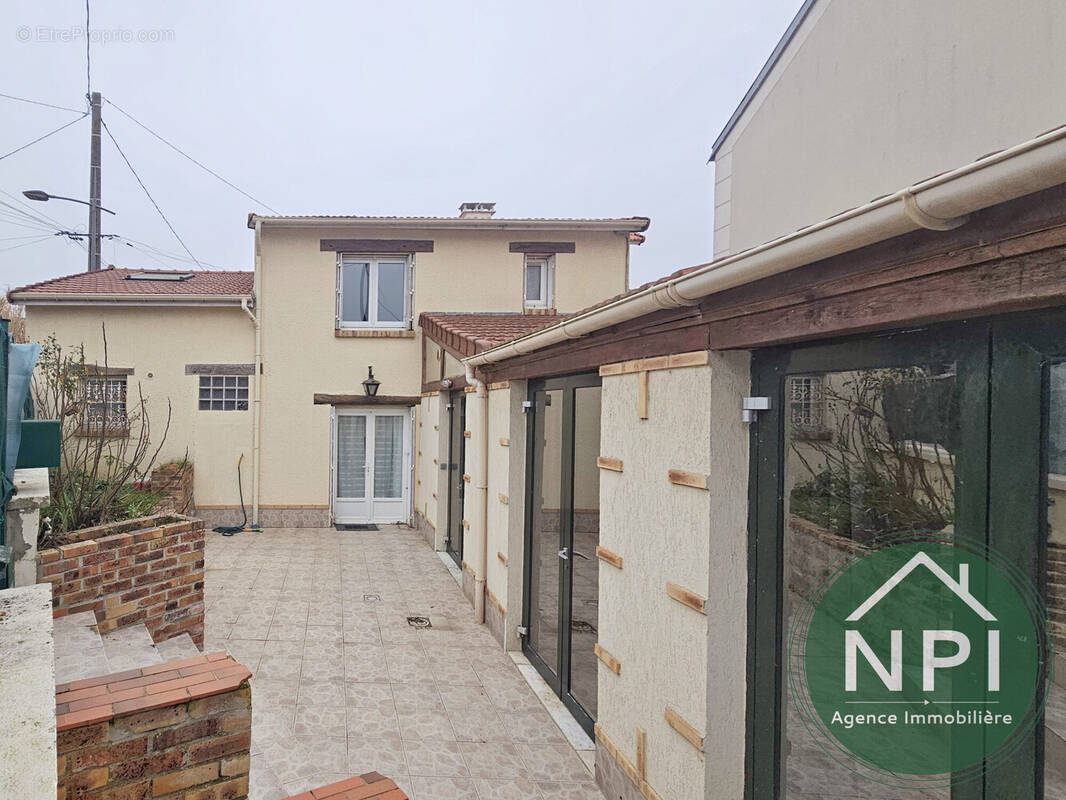 Maison à VAUX-LE-PENIL