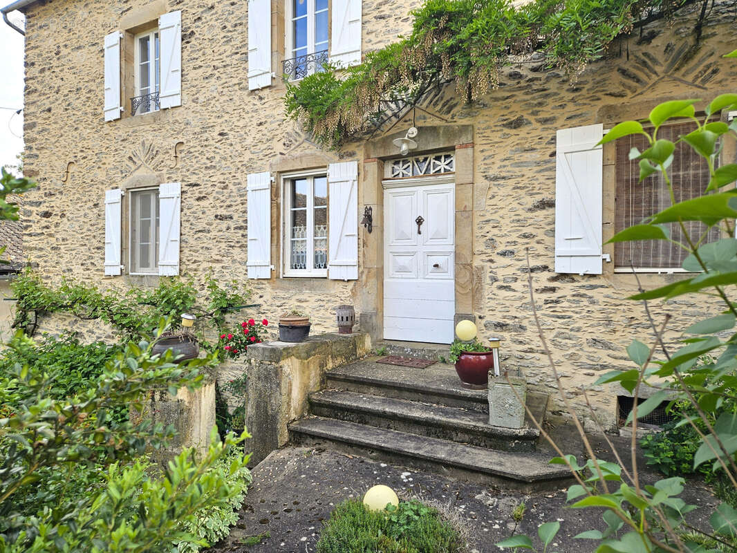 Maison à LA SALVETAT-PEYRALES