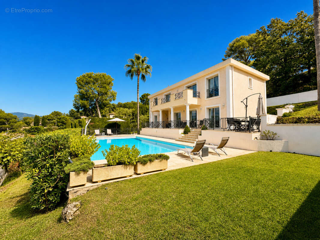 Royal Golf de Mougins   Villa 247 m2   Piscine chauffée   Domaine sécurisé - photo 2