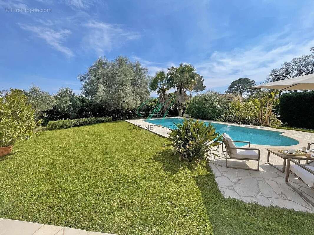 Maison à ROQUEFORT-LES-PINS