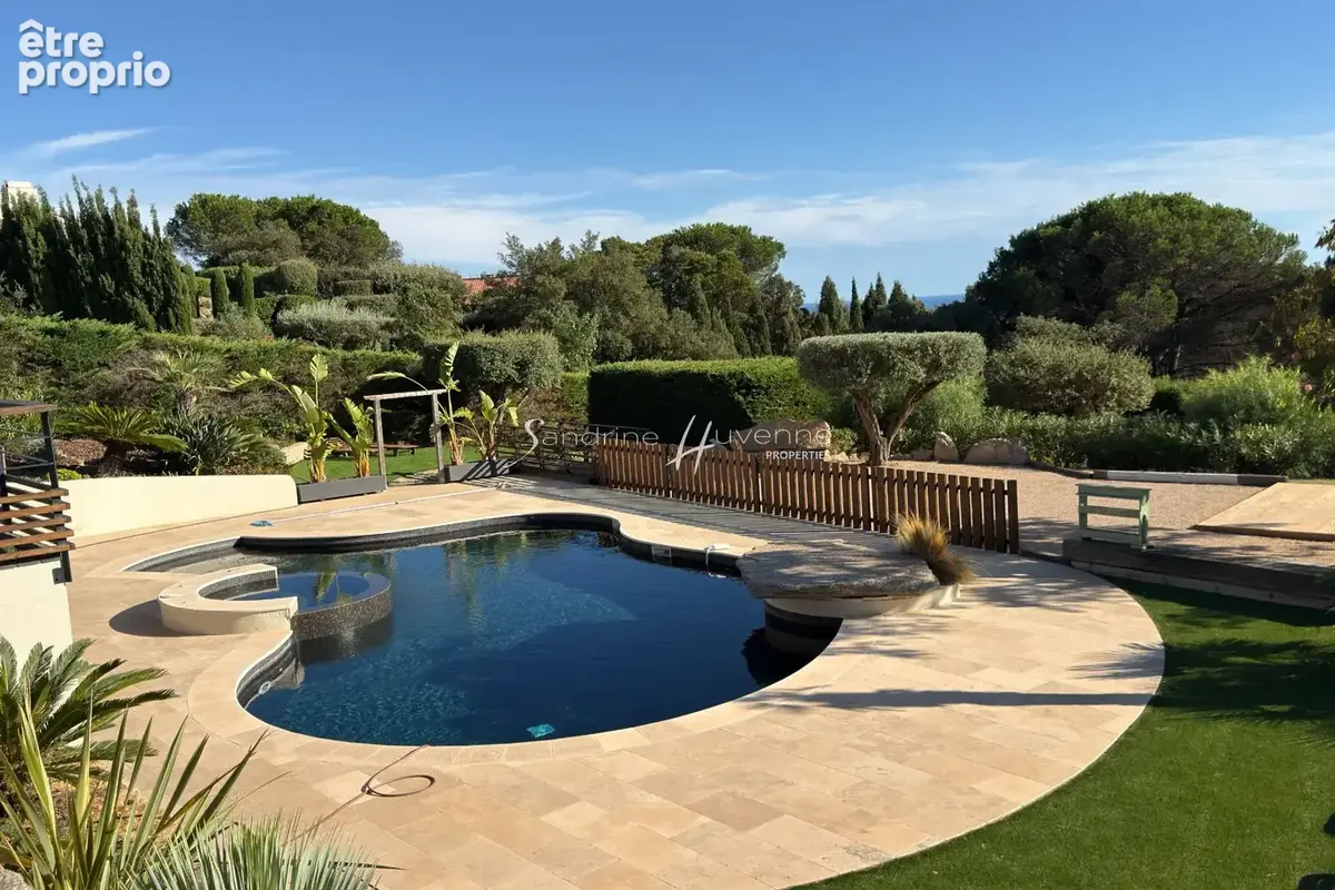 Maison 8 pièces 250 m² à vendre à La Croix-Valmer (83420) - photo 2