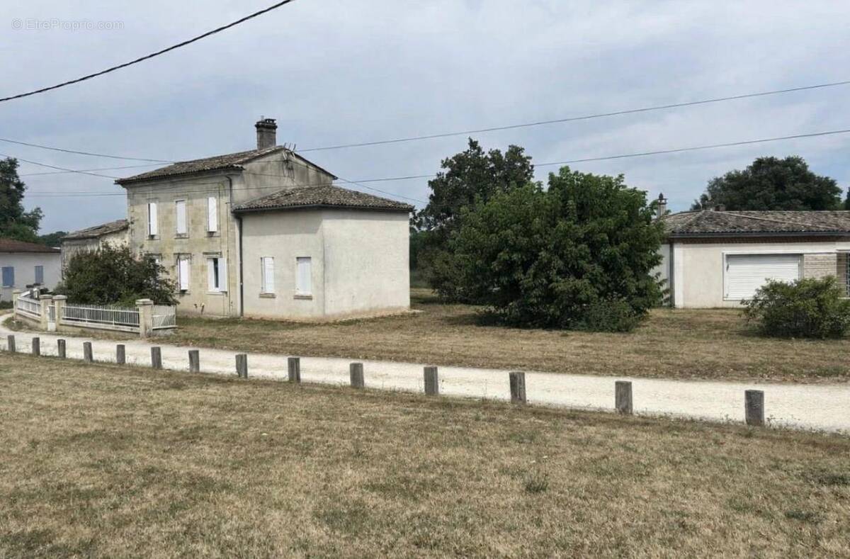 Maison à LA LANDE-DE-FRONSAC