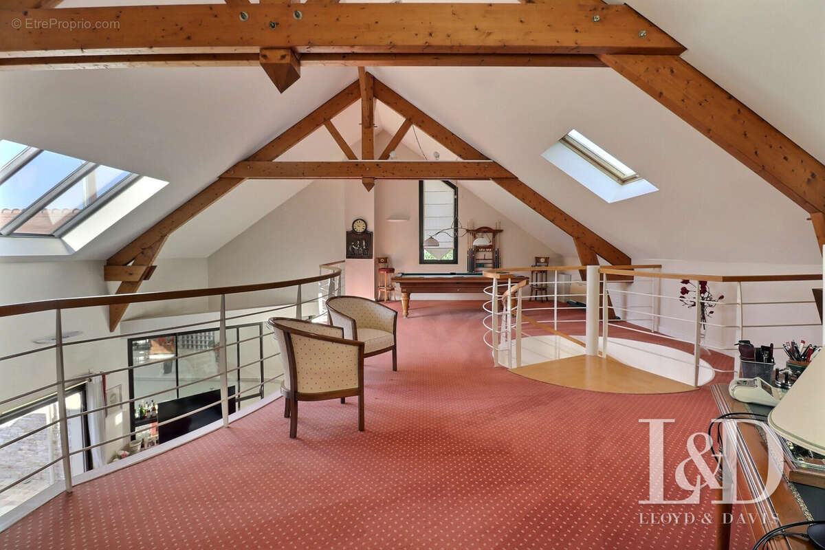 Maison à VERRIERES-LE-BUISSON