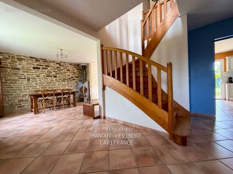 Maison familiale de 146 m² à Tiercé – 5 chambres, jardin sans vis-à-vis, Centre ville et gare à pied - photo 14