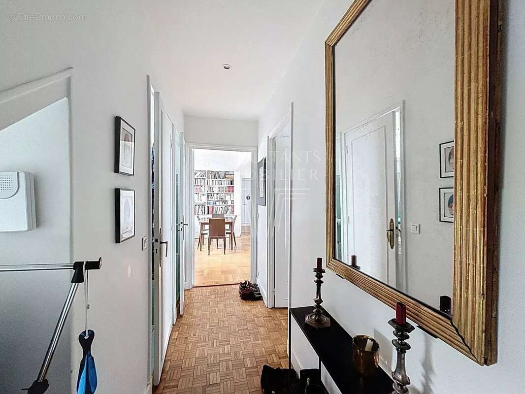 Appartement à PARIS-16E