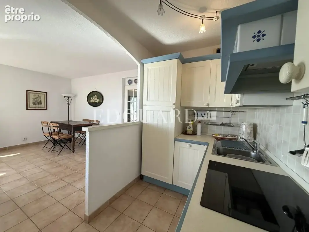 En exclusivité trois pièces avec terrasse, vue mer et garage, dans résidence de standing avec piscine - photo 9