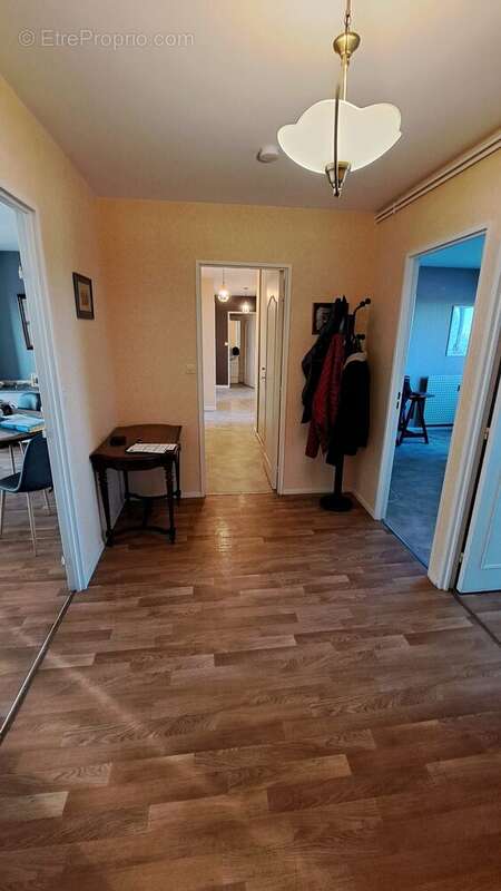 hall d'entrée - Appartement à POITIERS