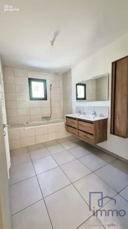 SALLE DE BAINS DU HAUT