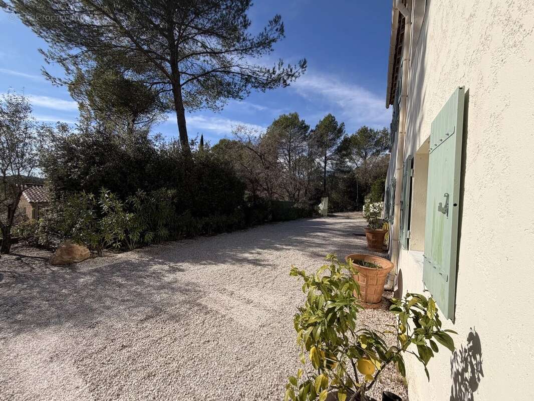 Maison à COTIGNAC