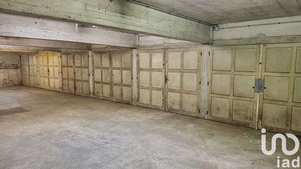 Photo 3 - Parking à SAINT-MAUR-DES-FOSSES