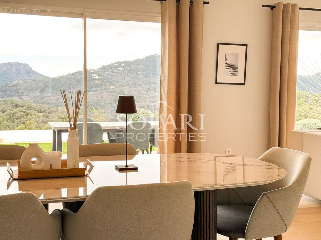 Maison à MANDELIEU-LA-NAPOULE