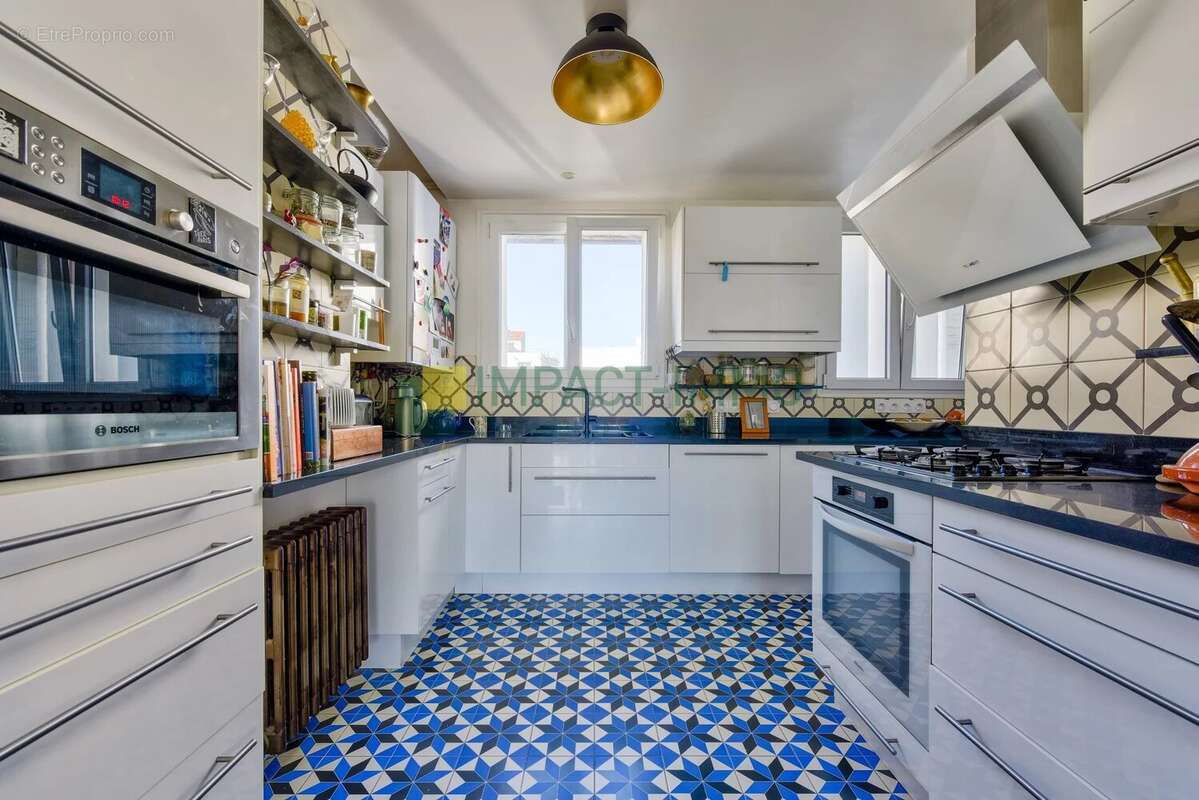 Appartement à COURBEVOIE