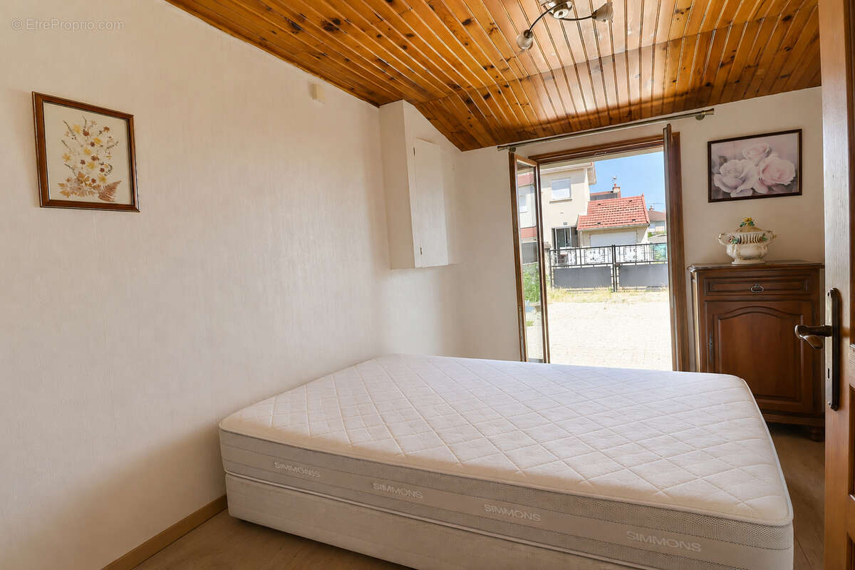 CHATENOY LE ROYAL, maison avec garage et terrain - photo 5