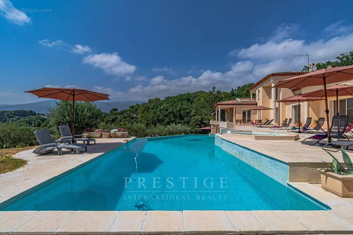 Chateauneuf de grasse, villa florentine 365m² garage, piscine, terrain 4000m² - photo 2