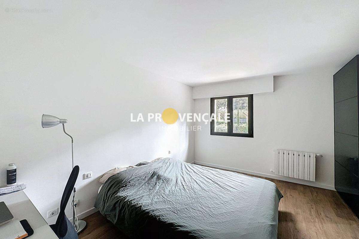 Maison à SIMIANE-COLLONGUE