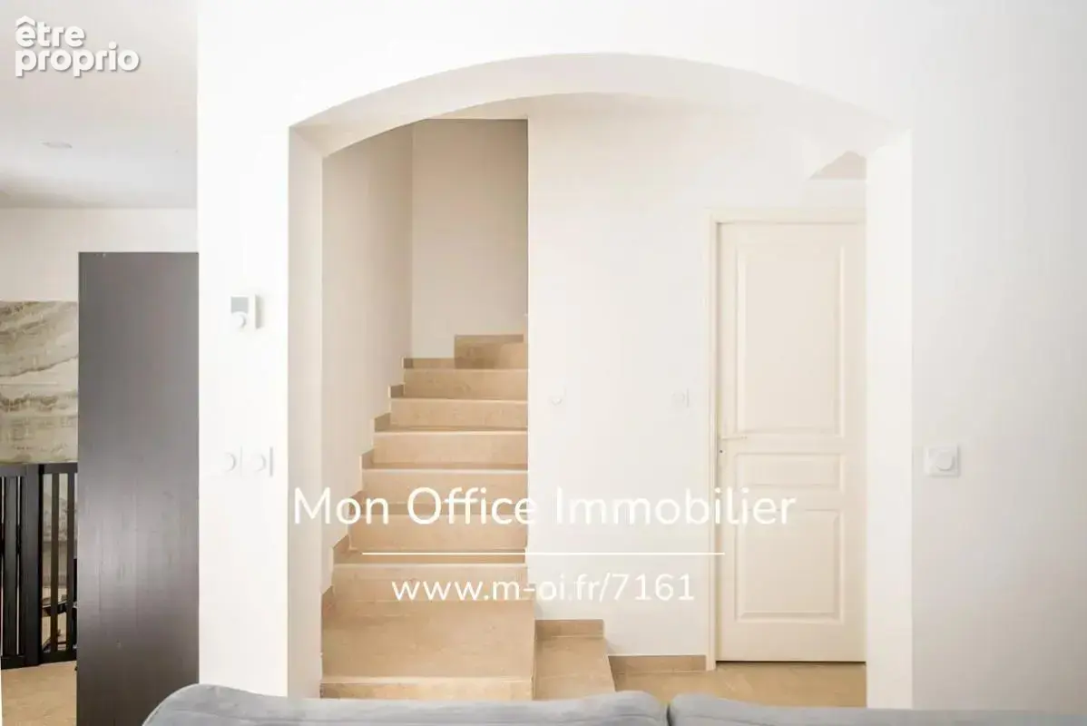 Référence : 7161-PAN - Maison 5 pièces de 120 m² avec piscine à Aix-en-Provence - photo 8