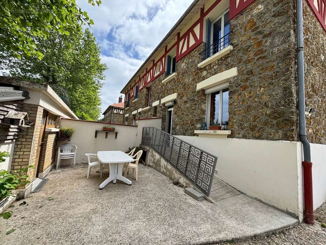 Appartement à SAINT-REMY-L&#039;HONORE