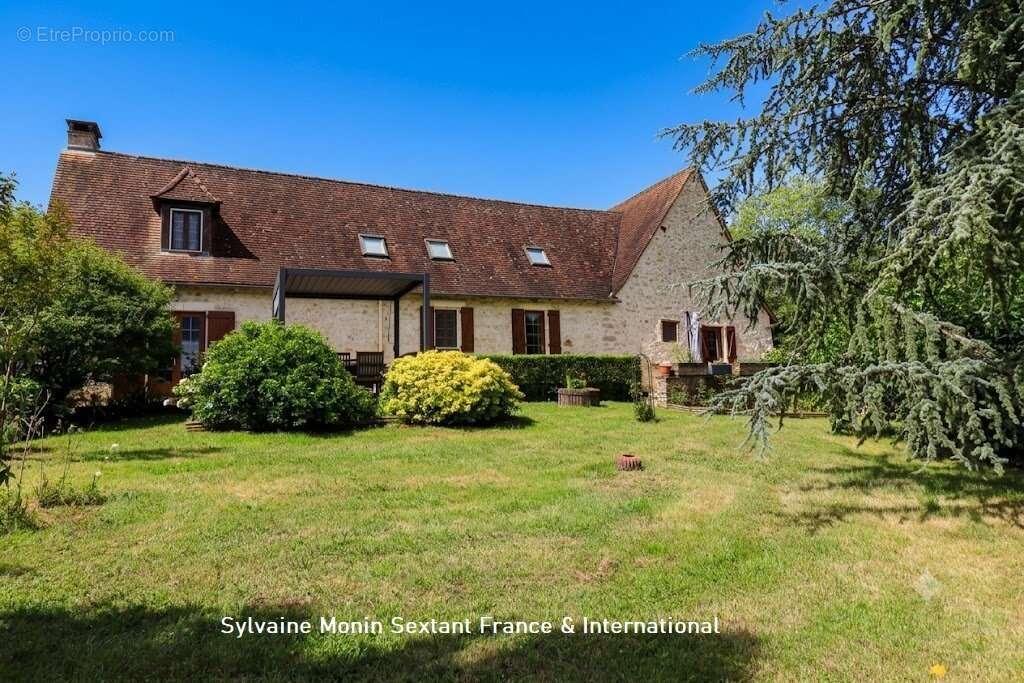 Superbe domaine de caractère du XVIIIe siècle sur 4 hectares avec piscine, maison d'amis et dépendances - photo 2
