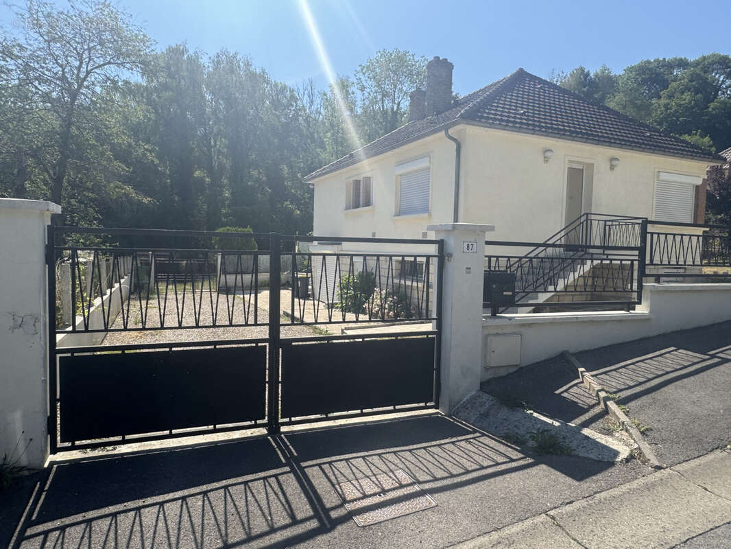 Maison de 4 pièces avec sous sol total - photo 2